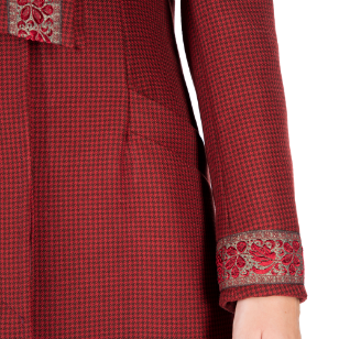 Slim-fitted mid-length coat in red houndstooth wool or black wool and cashmere with astrakhan effect print 